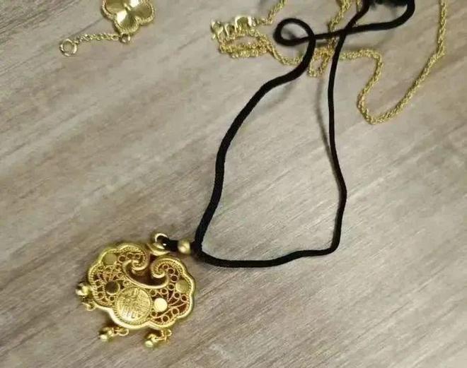 10元卖到上百元！央视最新曝光开元棋牌试玩有毒！别买！成本(图3)