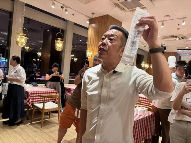 小时却说“恶心”明天起全国所有门店上线“